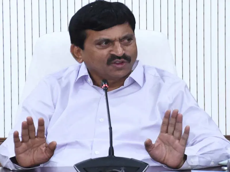 ఇందిరమ్మ ఇండ్లకు కేంద్రం వాటా ఇవ్వాలి