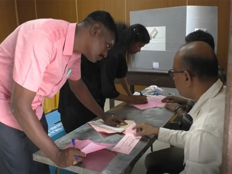 Postal voting for government staff and police ends today in Thoothukudi for Tamil Nadu polls