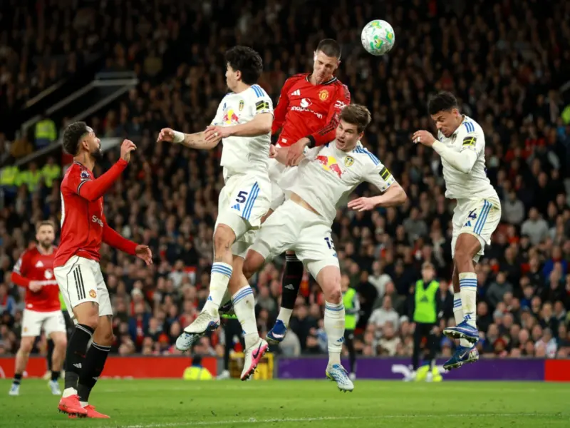 Manchester United loses 1-2 to Leeds United at Old Trafford