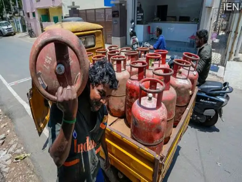 LPG Rates: Gas Cylinder Prices Stand at ₹1,000 in Patna and ₹913 in Delhi; Check the Rates in Your City