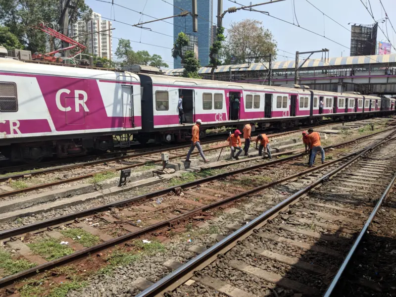Mumbai: WR Intensifies Pre-Monsoon Efforts to Tackle Waterlogging on Railway Tracks