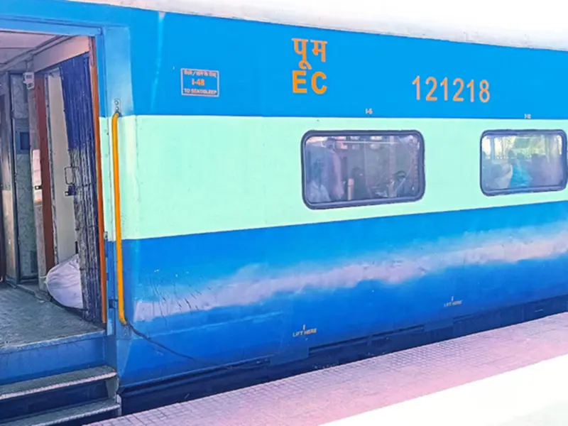 Indian Railways: First red coaches, then blue, and now red again-what secret lies hidden behind these colors?