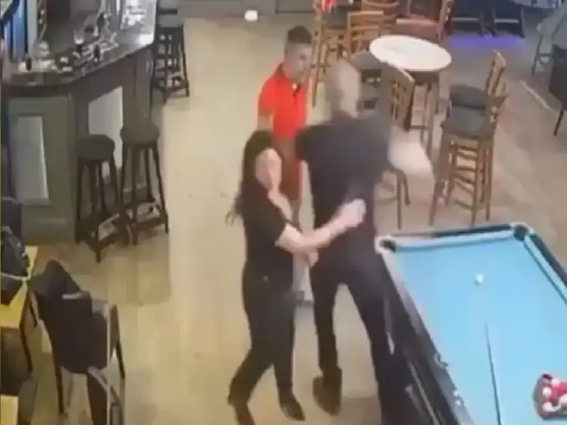 Video: A drunk man forcibly touched a woman's body part in a bar, then what the husband did... video went viral