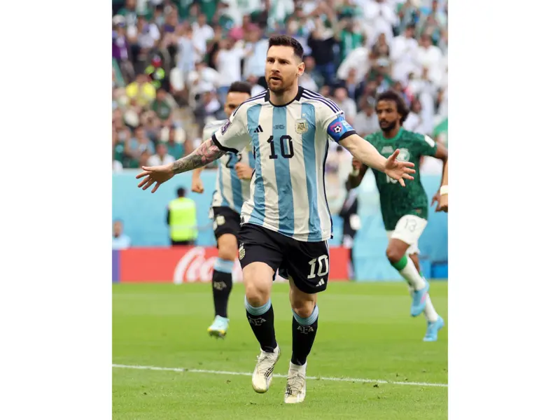 Lionel Messi congratulates Barcelona on back-to-back La Liga title wins