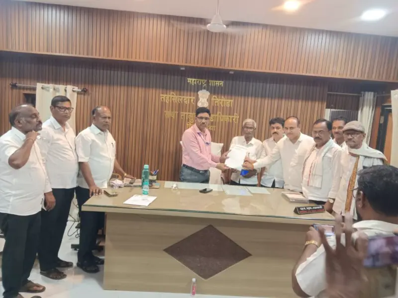 गॅस सिलेंडर टंचाई व काळाबाजार विरोधात तिरोडा काँग्रेसचे निवेदन