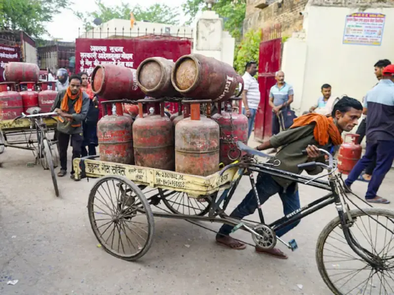 A 14.2-kg cylinder will only hold 10 kg of gas! A 'Plan B' is being developed to address the LPG crisis