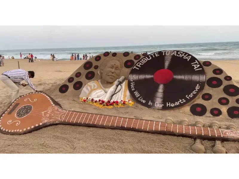 Sudarsan Pattnaik pays tribute to Asha Bhosle with 20-foot sand art