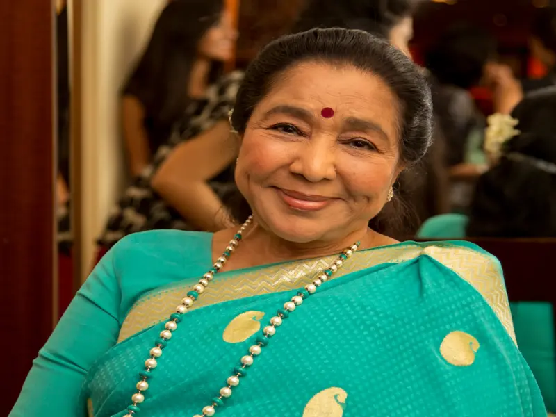 Asha Bhosle Biography: From Humble Beginnings to Becoming the Voice of Generations