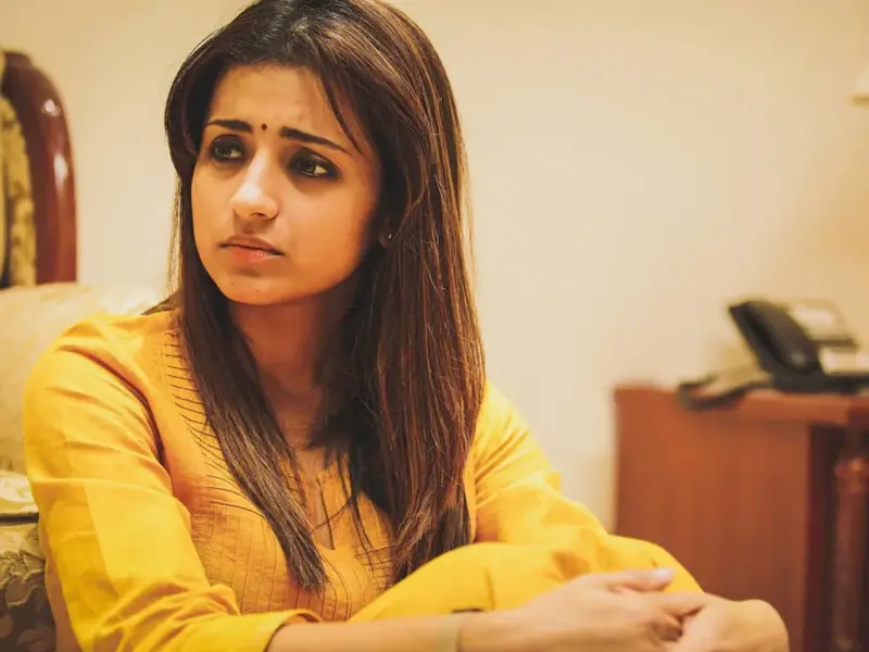 ఆ కష్టాలు తట్టుకోలేక ప్రభాస్ సినిమా సెట్స్లో కన్నీళ్లు పెట్టుకున్న త్రిష