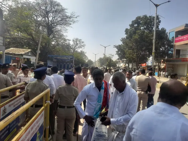 ಚಿಮುಲ್ ಚುನಾವಣೆ: ಸರ್ಕಾರಿ ಪದವಿ ಪೂರ್ವ ಕಾಲೇಜು ಬಳಿ ಭಾರಿ ಪೊಲೀಸ್ ಬಂದೋಬಸ್ತ್