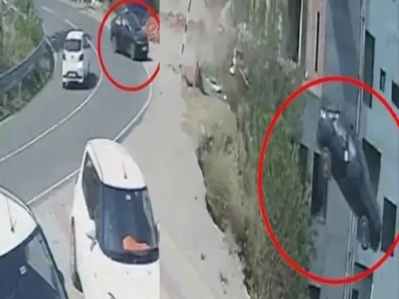 Viral Video: मौत का लाइव वीडियो, घुमावदार सड़क से सीधे खाई में कूद गई कार...वीडियो हो रहा....