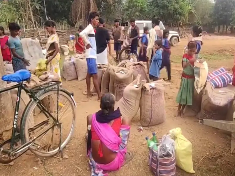 PDS shops bring ration relief to remote Abujhmad through tractor delivery