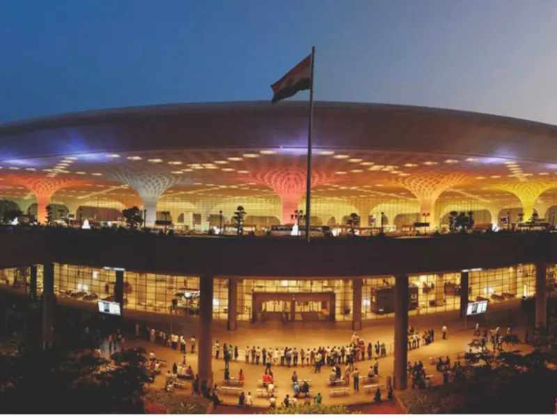 What Happened At Mumbai Airport Terminal 1 Today? Passengers Raise Slogans Against SpiceJet Amid Delays - Watch Video