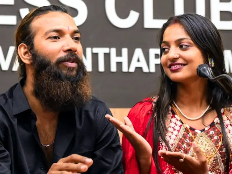 Who Is Farman Khan? Kumbh Mela Fame Monalisa's Husband And UP-Based Model Faces Fresh Legal Heat As POCSO Case Is Filed For Marrying Minor