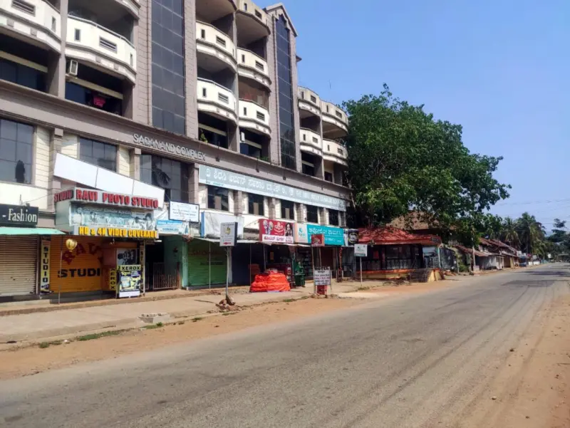 ವಾರಾಂತ್ಯದ ಕರ್ಫ್ಯೂಗೆ ಜಿಲ್ಲೆ ಸ್ತಬ್ಧ- ಮನೆಯಲ್ಲೇ ಉಳಿದ ಜನ