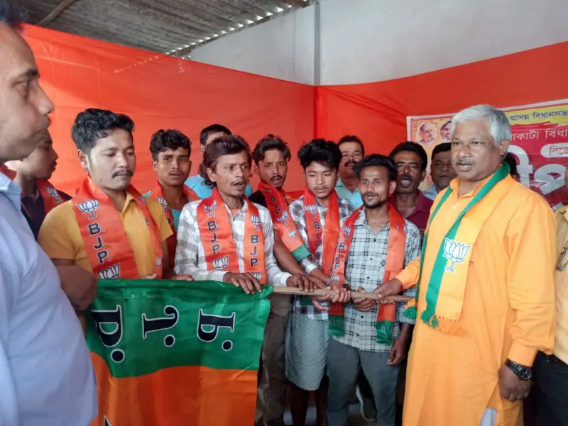 ভোটের আগে ফালাকাটায় বিজেপির শক্তি বৃদ্ধি, একাধিক পরিবারের যোগদান।।