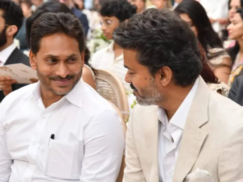 విజయ్ నుంచి చాలా నేర్చుకోవాలేమో జగన్ సర్!