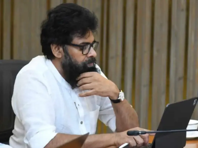 పవన్ సర్జరీ వెనుక పెద్ద కారణమే ఉంది