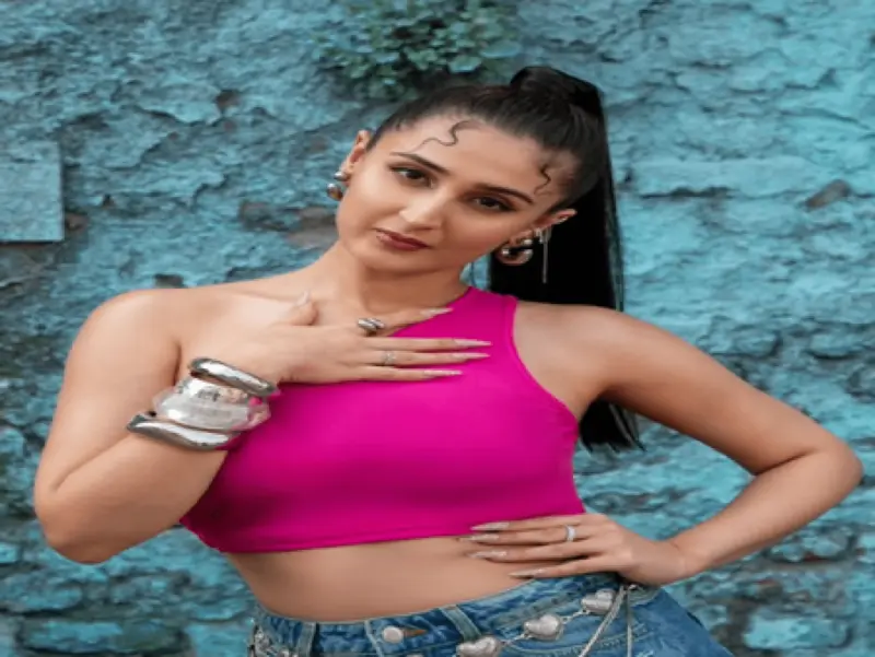 Dhvani Bhanushali: The Young Generations Favorite Singer Touches Hearts with Her Melodies