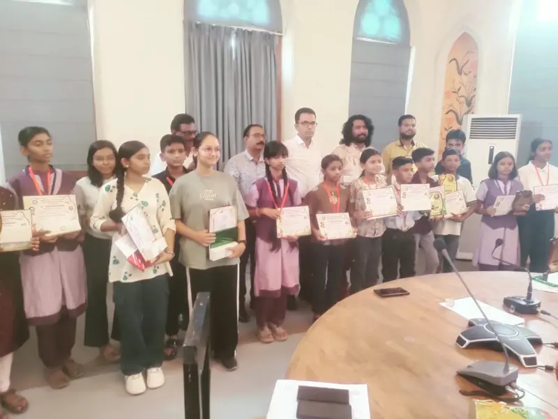 डॉ. आंबेडकर यांच्या जयंती निमित्तच्या चित्रकला स्पर्धेचे पारितोषक वितरण उत्साहात