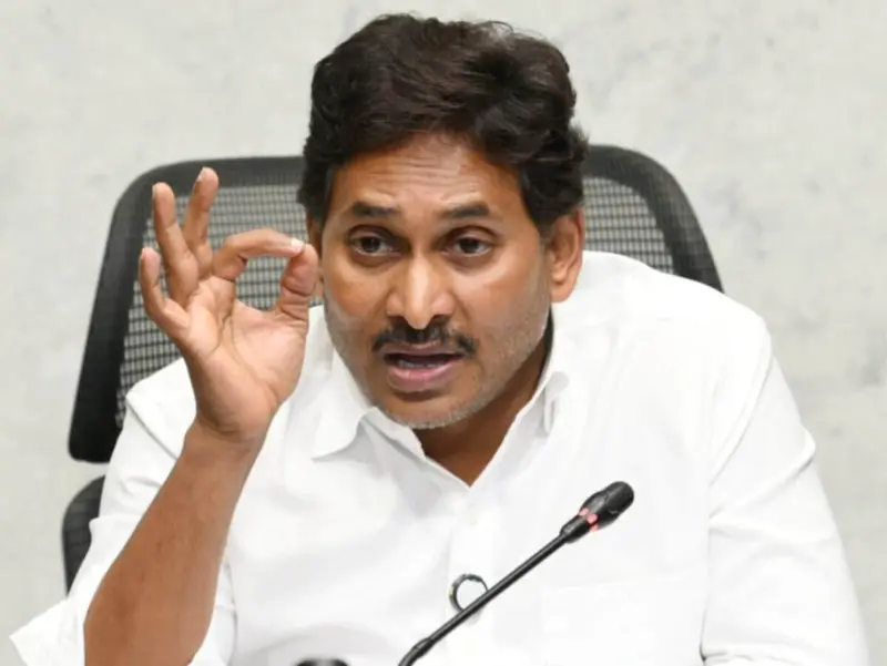 జగన్ రైటు. జనమే రాంగా?