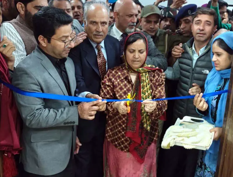 Sakeena dedicates 1.5 Tesla MRI facility to public at GMC Anantnag