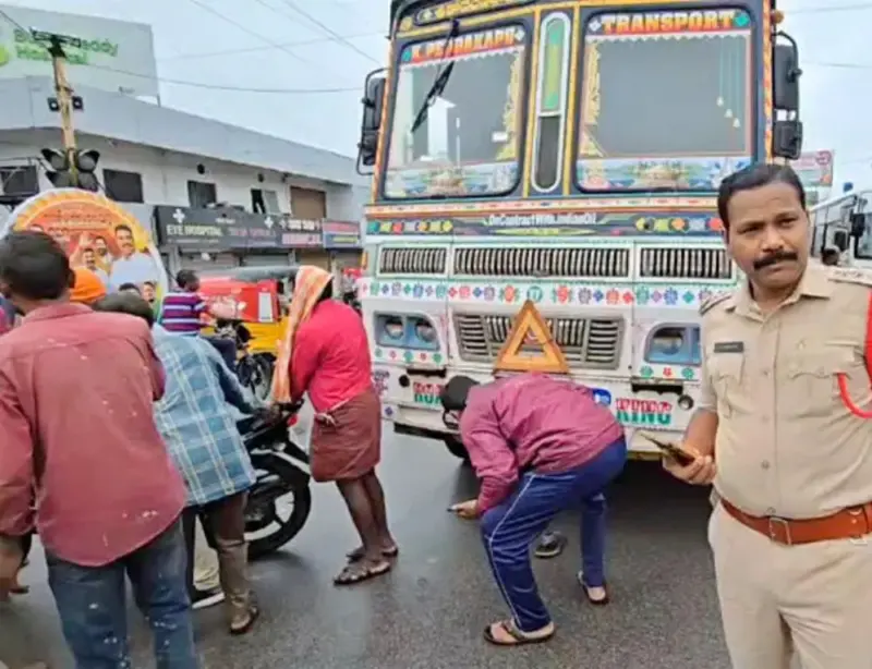 Father, daughter killed in road accident at Shadnagar