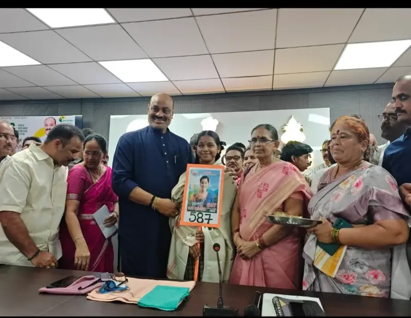 టెక్కలి సబ్ కలెక్టర్ కార్యాలయంలో ప్రజా దర్బార్