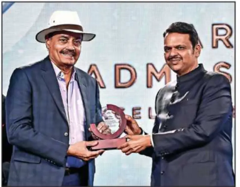 भारताचे माजी कर्णधार दिलीप वेंगसरकर यांना "नवरत्न" पुरस्कार