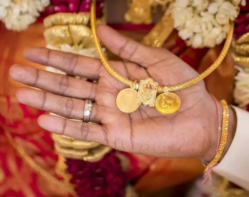 அதிகாலையில் துணிகரம்... தூங்கிக் கொண்டிருந்த இளம்பெண்ணின் கழுத்தில் இருந்த 2 சவரன் பவுன் நகை பறிப்பு!