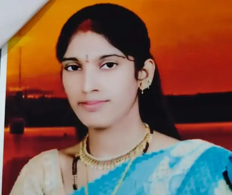 ప్రియుడితో వెళ్లిన భార్యను గొంతు కోసి చంపిన భర్త