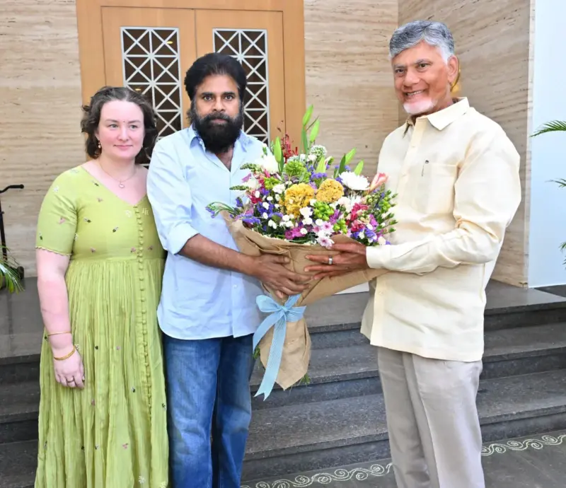 Chandrababu: పవన్ కళ్యాణ్ నివాసానికి సీఎం చంద్రబాబు.. ఆరోగ్య పరిస్థితిపై ఆరా, విశ్రాంతి తీసుకోవాలని సూచన!