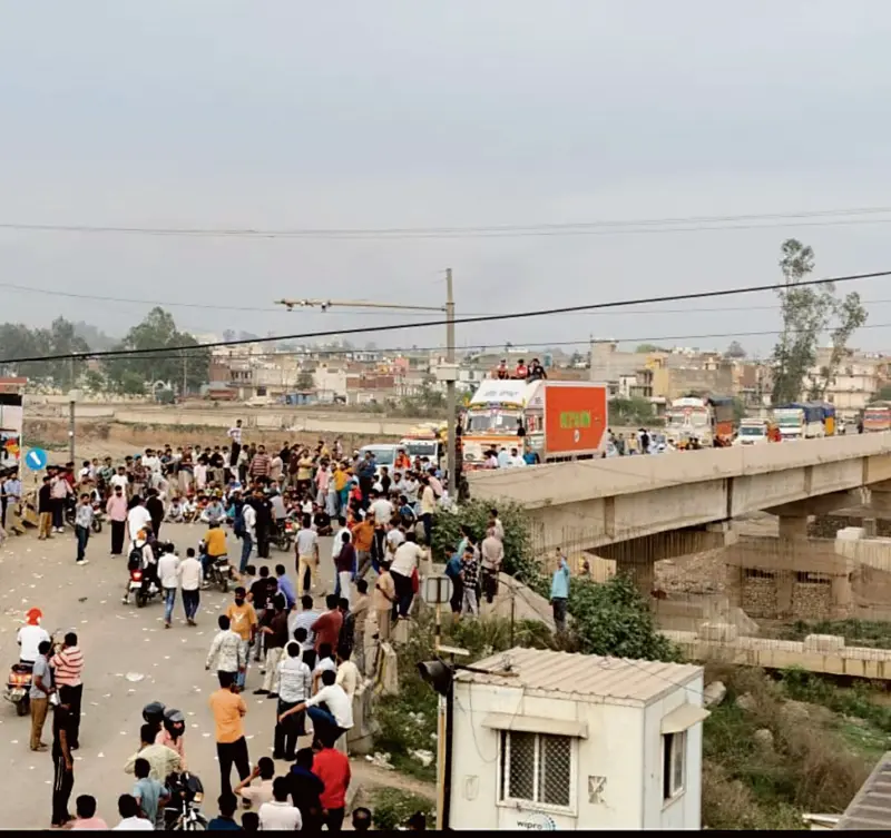 Overcharging row, confusion over revised entry tax rates trigger traffic chaos in Himachal's Baddi-Barotiwala-Nalagarh industrial belt