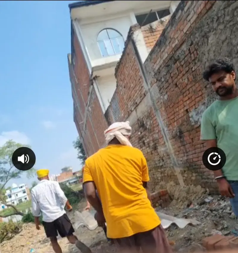 प्रयागराज :  नैनी में बुजुर्ग दंपति की जमीन पर कब्जा, 3 लोगों पर बाउंड्री तोड़ने व धमकी देने का आरोप