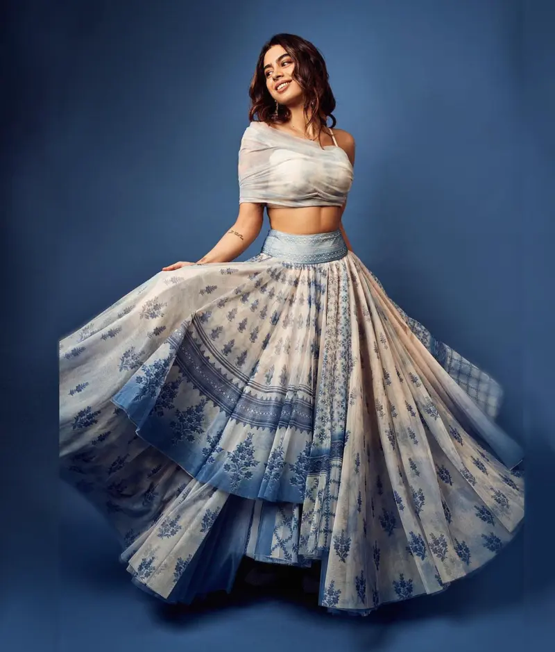 Khushi's Indo-Western Looks Are Bridesmaid Gold!