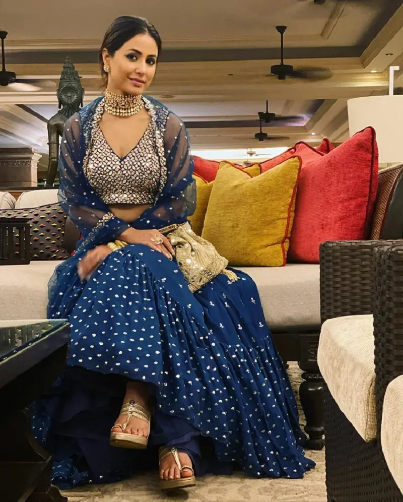 Hina Khan looked gorgeous in blue lehenga, posed on the couch