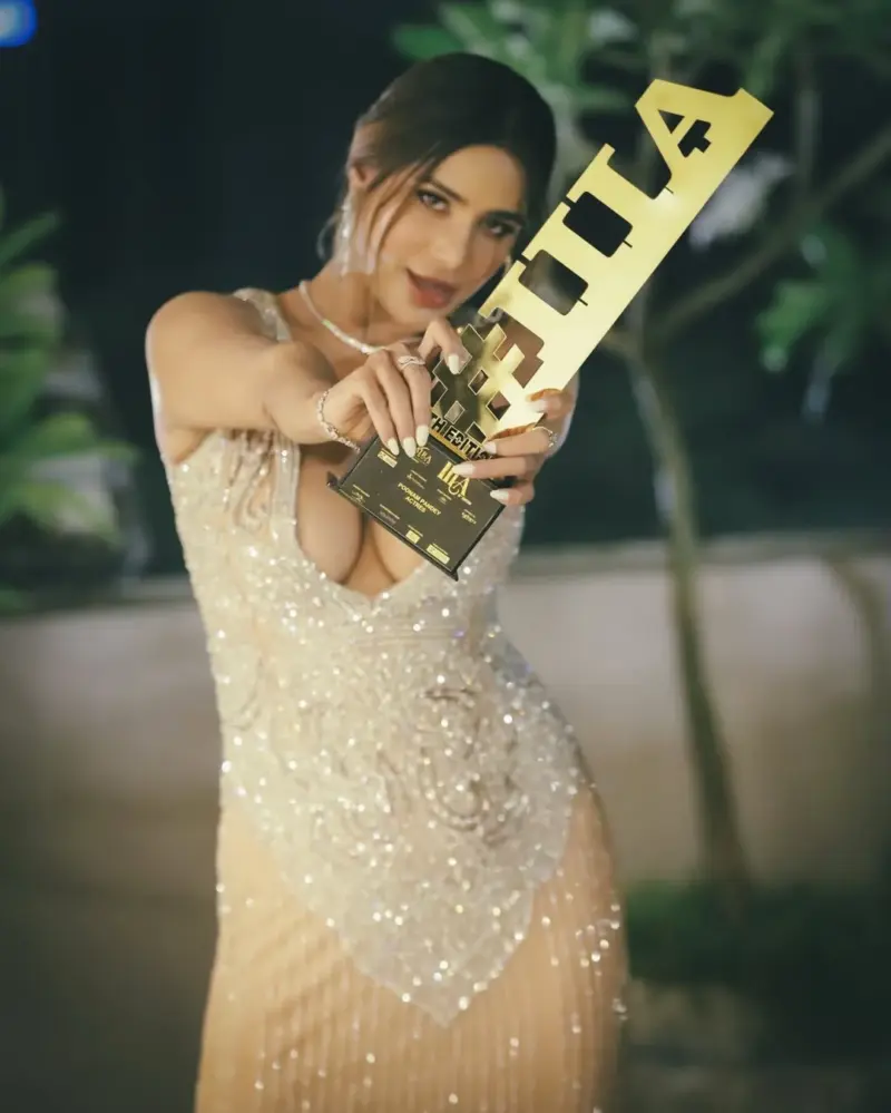 Poonam Pandey: బాబోయ్.. పూనమ్ పాండే ఎద అందాల రచ్చ.. మాములుగా లేదుగా