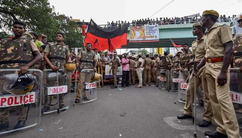 Tamil Nadu Police Resorts To Lathi Charge To Stop Migrant Workers From Walking Back Home