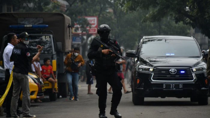 Suicide bombing kills Indonesian police officer, wounds 10 People News Time