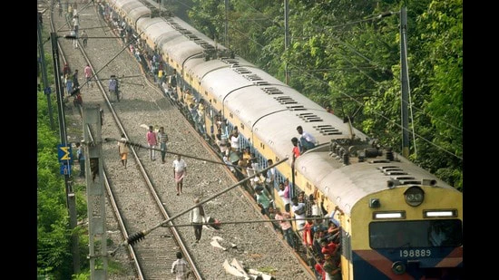 Andhra woman gets stuck between train and platform; rescued People News Time