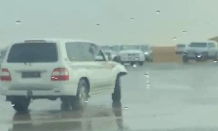 Dubai Police fine motorists, impound their vehicles for performing stunts in the rain People News Time
