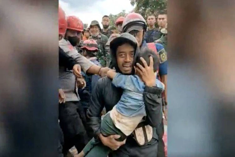 Indonesian boy rescued after being trapped for 2 days under rubble of quake-hit house People News Time