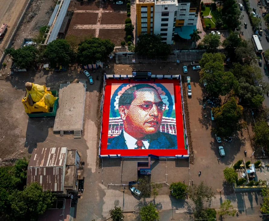 Ambedkar Jayanti | 18 ಸಾವಿರ ನೋಟ್‌ಬುಕ್‌ ಬಳಸಿ ಅಂಬೇಡ್ಕರ್‌ ಭಾವಚಿತ್ರ ರಚನೆ