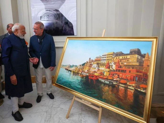 "Kashi in Rome": PM Modi appreciates Italian painter Giampaolo Tomassetti's work on Varanasi