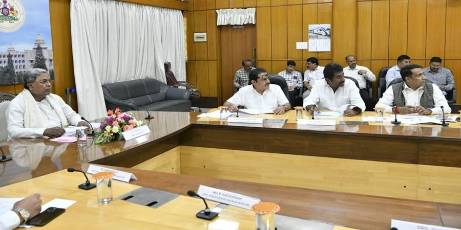 ನೀತಿ ಸಂಹಿತೆ ಸಡಿಲಿಕೆ: ಆಡಳಿತ ಯಂತ್ರಕ್ಕೆ ಚುರುಕು ಮುಟ್ಟಿಸಿದ ಸಿಎಂ; 2 ತಿಂಗಳ ಬಳಿಕ ಸಚಿವರು-ಅಧಿಕಾರಿಗಳೊಂದಿಗೆ ಸಭೆ!