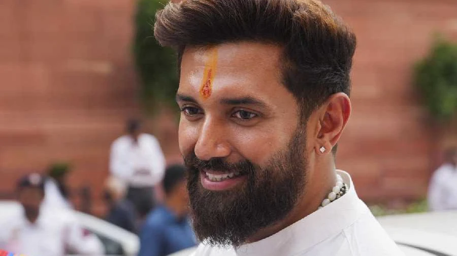 "सत्ता की भूख से बने महागठबंधन के पास बिहार के लिए कोई विजन नहीं", चिराग पासवान का तीखा हमला