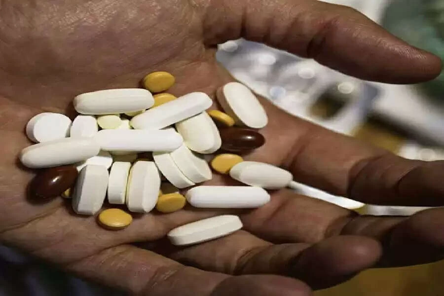 लिवर प्रॉब्लम बता कर पति रोज रात को लेता था 'लाल गोली', जब 10 साल बाद पत्नी को पता चली सच्चाई तो पैरों तले खिसक गई जमीन