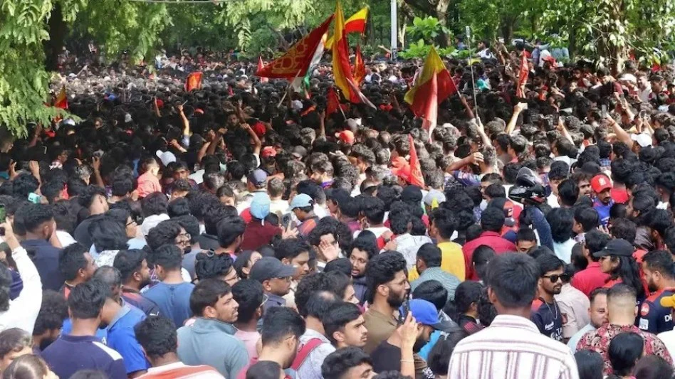 आरसीबी विजय उत्सव में भगदड़ से 11 की मौत, मुख्यमंत्री के बयान से हड़कंप आरसीबी विजय उत्सव में भगदड़ से 11 की मौत, मुख्यमंत्री के बयान से हड़कंप