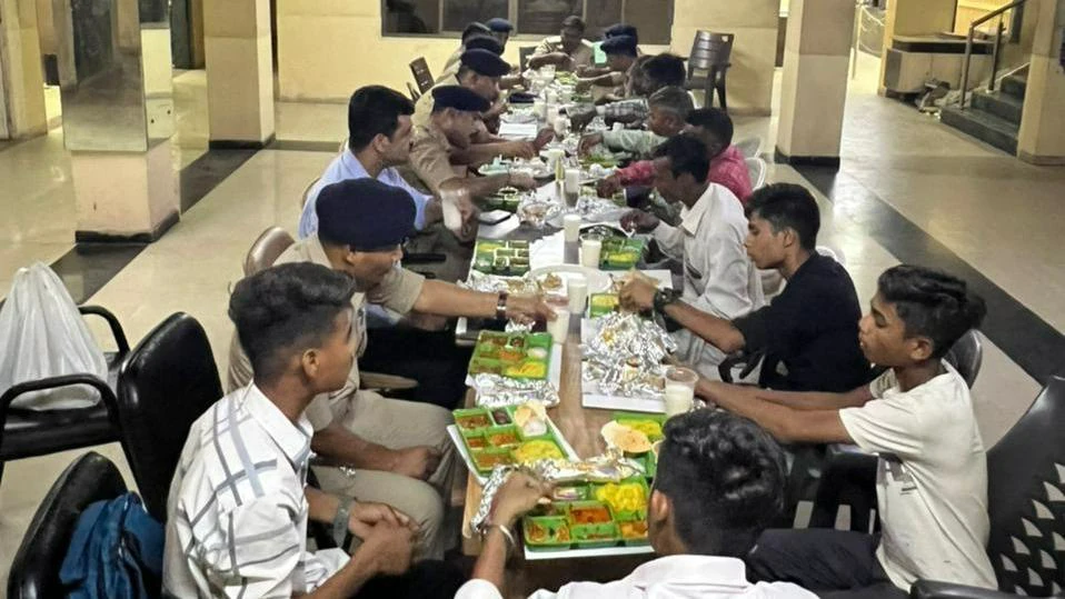 Gujarat: Ahmedabad senior police officers share meal with tribal students assaulted by cops