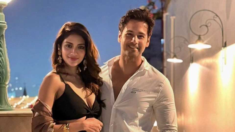 ডায়েট ভুলে নয় বরং স্বাস্থ্য সচেতন থেকেই প্রেম দিবস মাতালেন নুসরত ও যশ